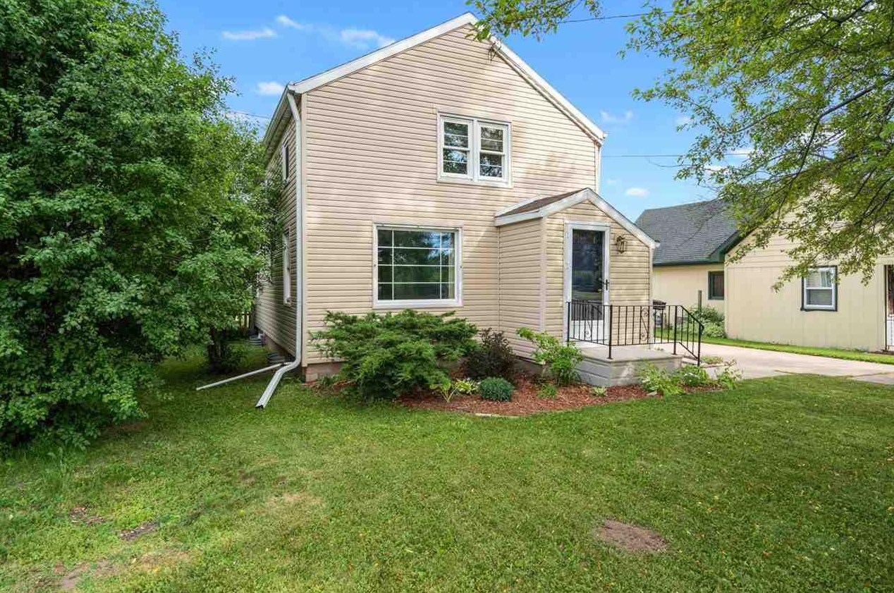 1405 Lost Dauphin Rd, De Pere, WI 54115-1915