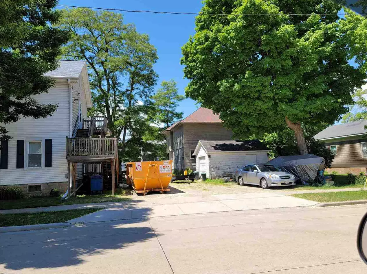 102 Irving Ave, Oshkosh, WI 54901-4554