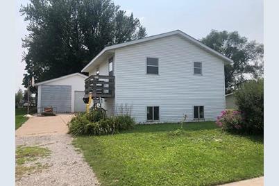 523 W 4th Ave Oshkosh Wi 54902 Mls 50245809 Coldwell Banker