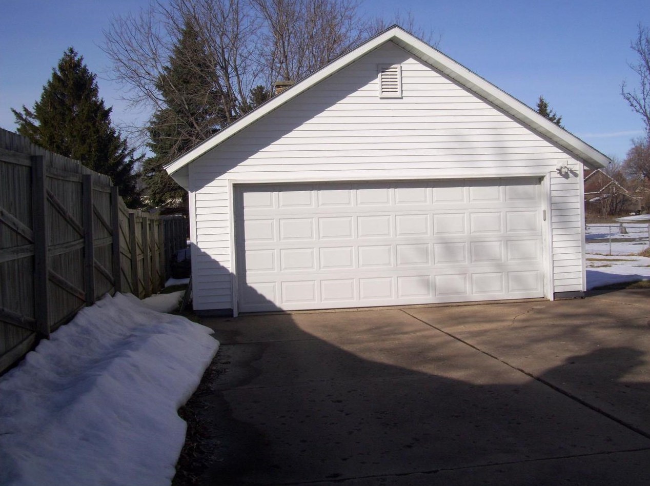 150 18th Ave, Oshkosh, WI 54902-6940