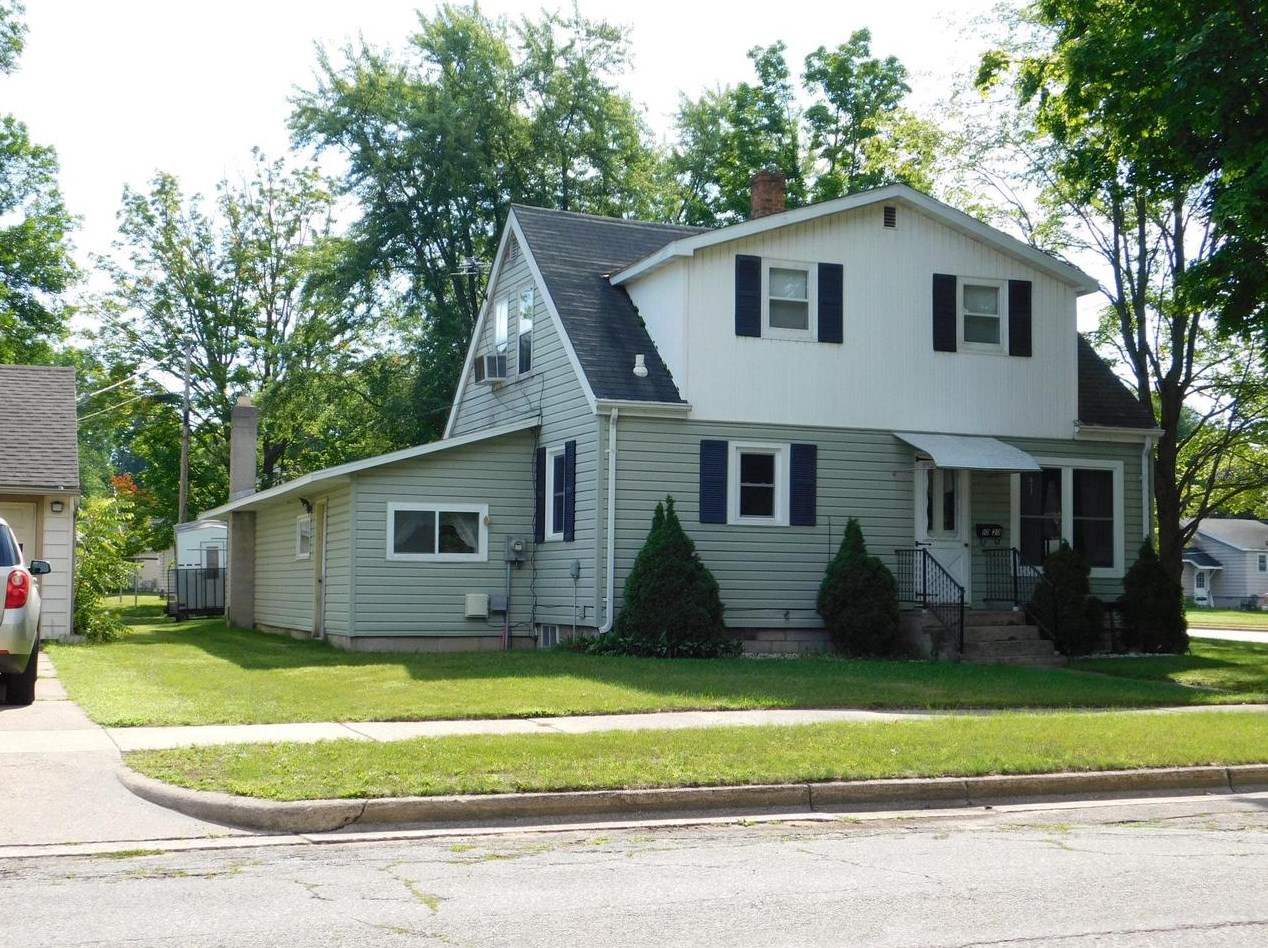 1020 Smalley St, Thornton, WI 54166-3232