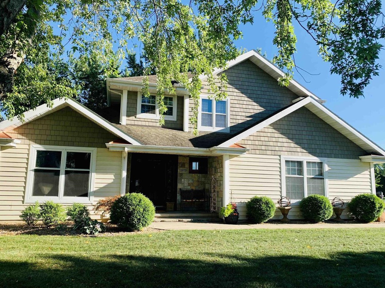 2875 Prairie Wood Dr, Oshkosh, WI 54904-8462