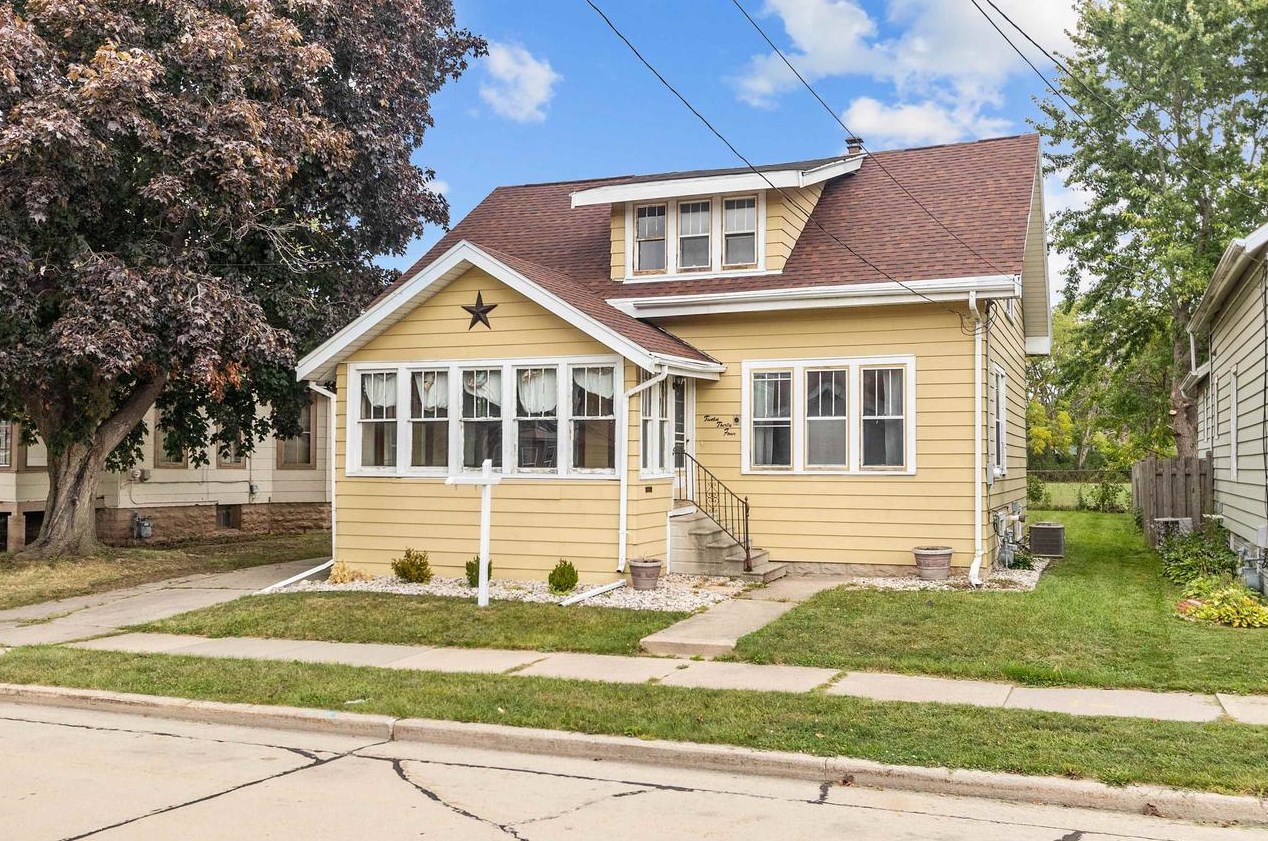 1234 Cedar St, Oshkosh WI  54901-3626 exterior