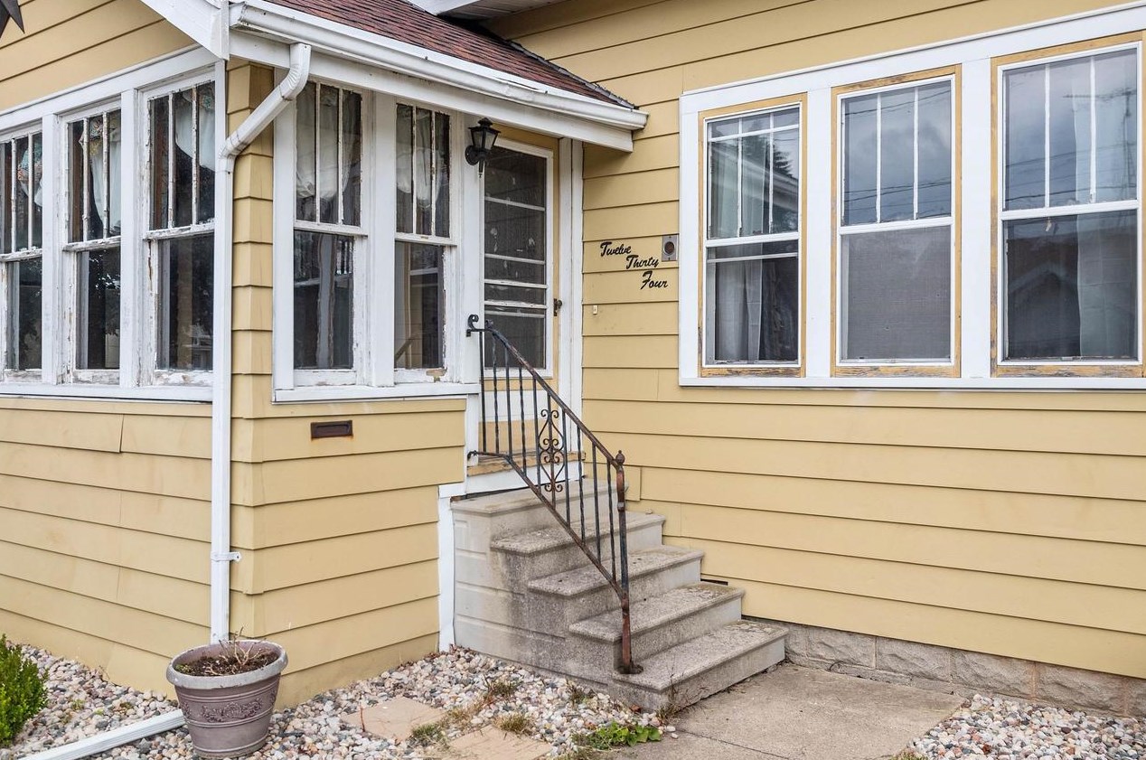1234 Cedar St, Oshkosh WI  54901-3626 exterior