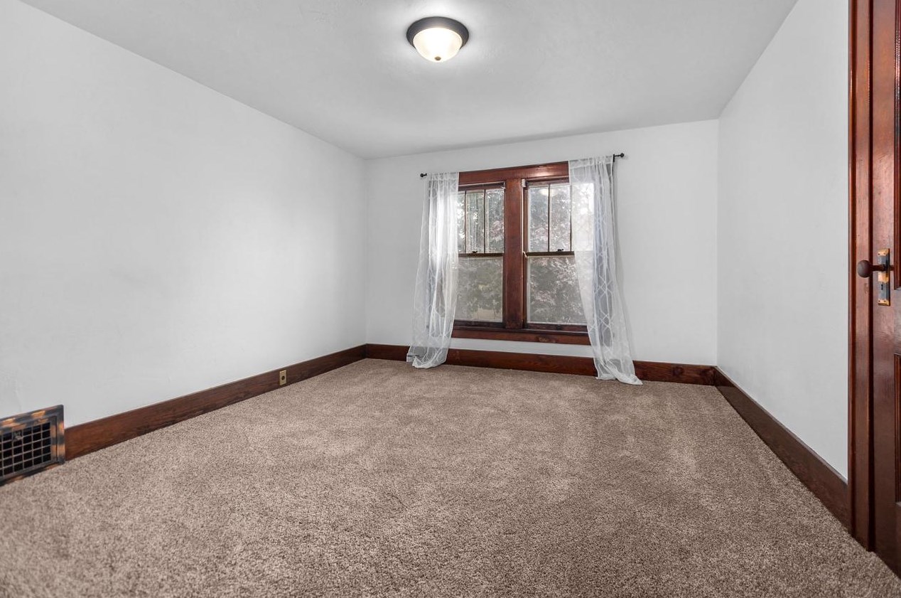 1234 Cedar St, Oshkosh WI  54901-3626 exterior
