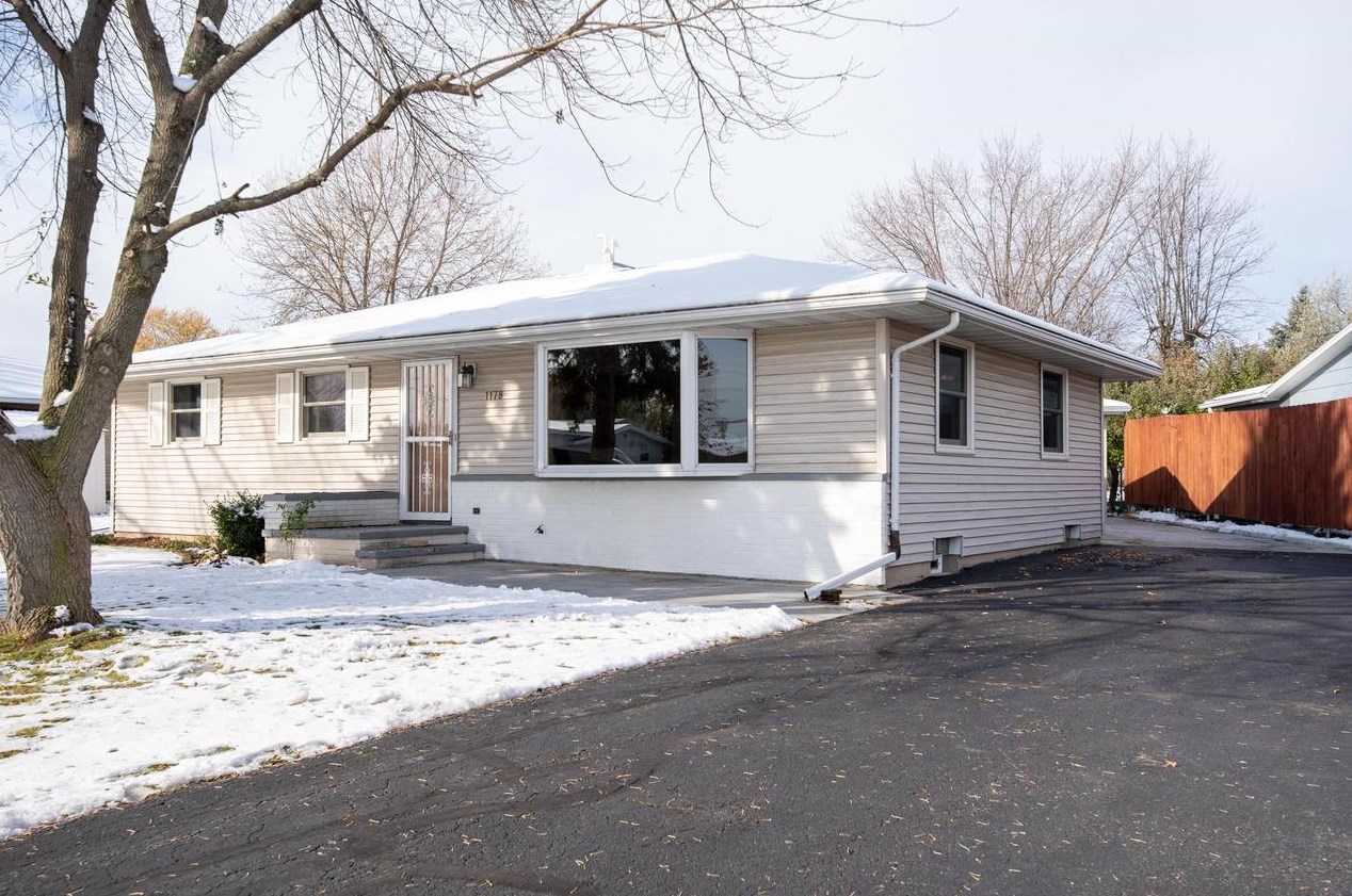 1178 Debra Ct, Menasha, WI 54952