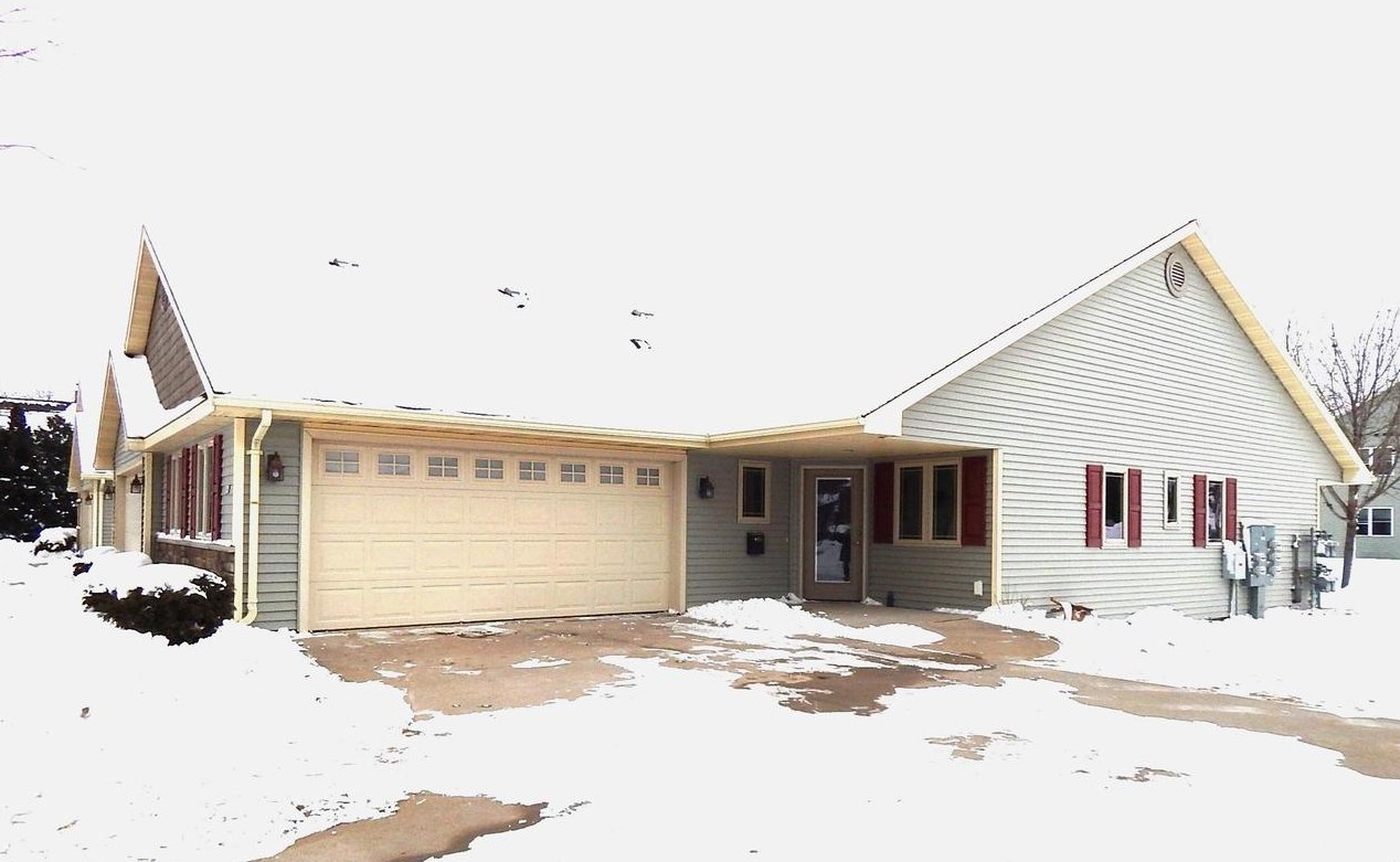 569 Oak St, Oshkosh, WI 54901-4620