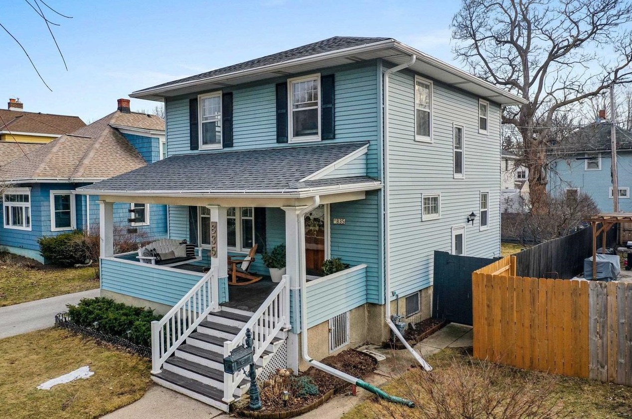 835 Oregon St, Green Bay, WI 54303-2839