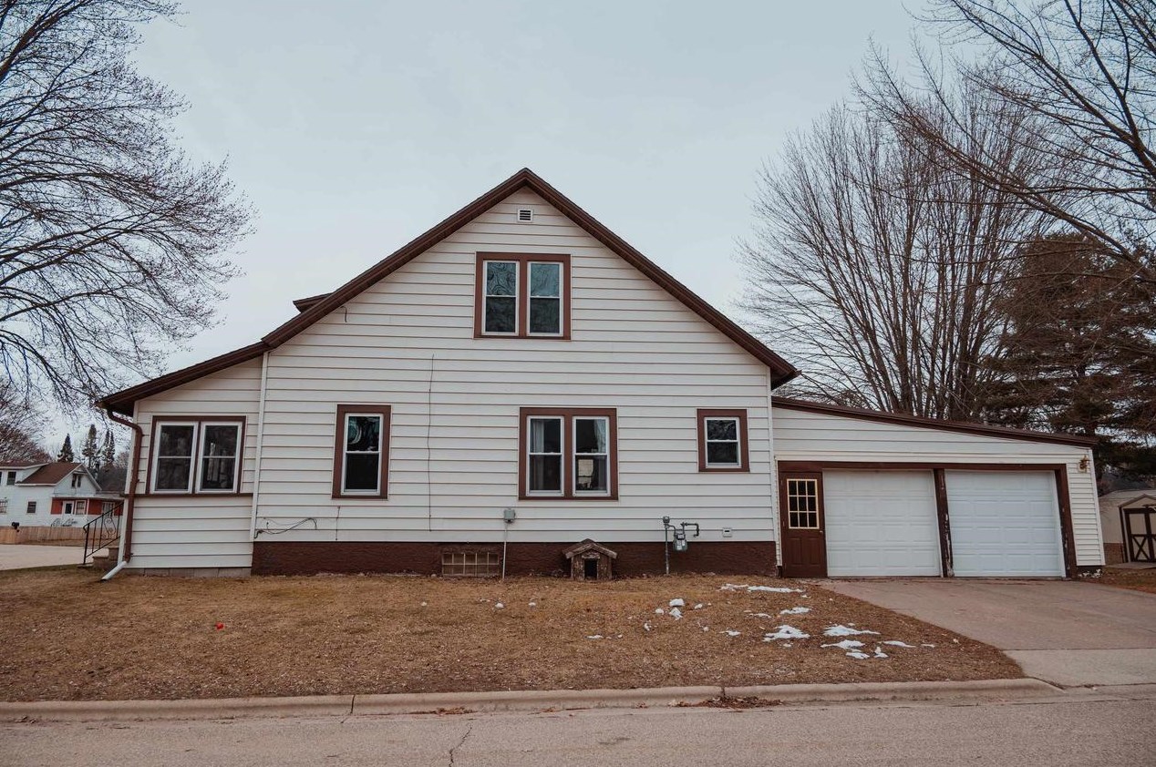 1003 S Weed St, Thornton, WI 54166