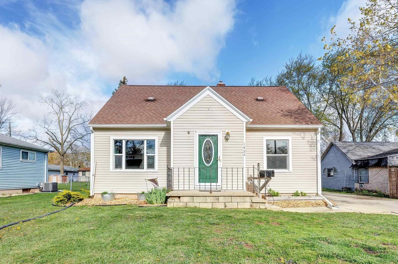 1424 Pilgrim St, Green Bay, WI 54304-3329
