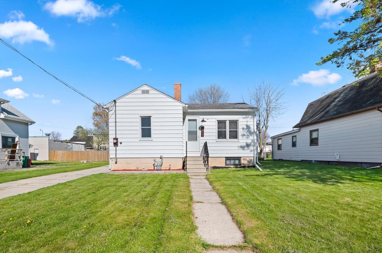 2413 Wilson St, Two Rivers, WI 54241-2435