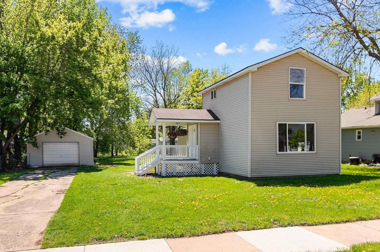 23 W Nevada Ave, Oshkosh, WI 54901
