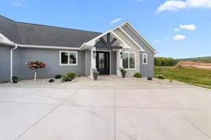 1385 Eastwind Ln, Fond du Lac, WI 54937 - Photo 38