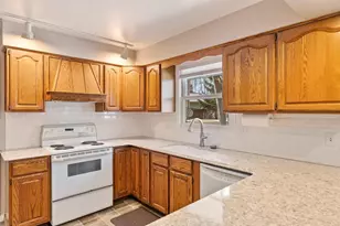 716 Sunset Dr, Marinette, WI 54143 - Photo 14