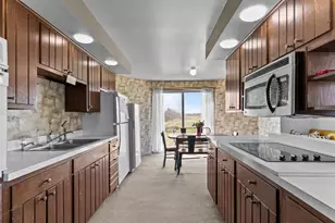 3829 Lost Dauphin Rd, De Pere, WI 54115 - Photo 12