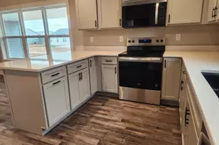 2017 Red Fox Ln, Kaukauna, WI 54130 - Photo 6