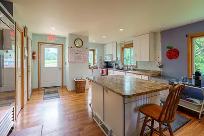 3900 Cedar Court, Green Bay, WI 54313 - Photo 4