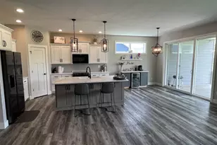 N9073 Southtowne Dr, Menasha, WI 54952 - Photo 6