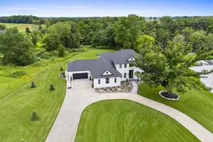 4141 Blackberry Ridge Dr, Hobart, WI 54155 - Photo 4