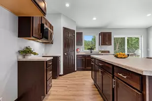 2662 Lawrence Ln, Neenah, WI 54956 - Photo 6