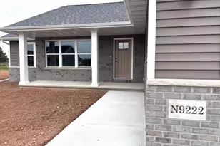 N9222 Dylan Dr, Appleton, WI 54915 - Photo 2