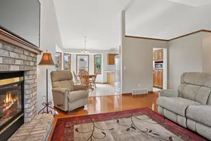 2513 Bishops Ln, Neenah, WI 54956 - Photo 8