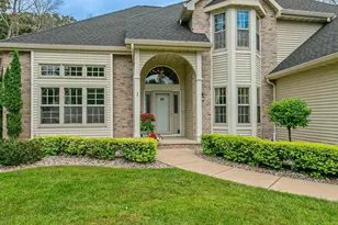 1055 Timber Run Dr, Neenah, WI 54956 - Photo 4