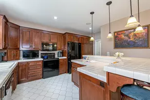 1055 Timber Run Dr, Neenah, WI 54956 - Photo 14