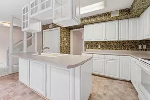 1231 W Nicolet Cir, Appleton, WI 54914 - Photo 6