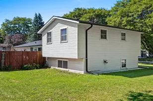 1015 Aphrodite Rd, Green Bay, WI 54311 - Photo 8