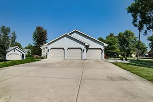 2753 Summerset Cir, Suamico, WI 54173 - Photo 44