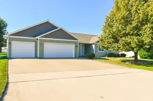 544 Nicole Ln, Wrightstown, WI 54180 - Photo 2