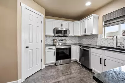 3980 N Parker Way, De Pere, WI 54115 - Photo 10