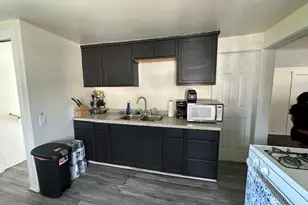 914 N Van Buren St, Green Bay, WI 54302 - Photo 14