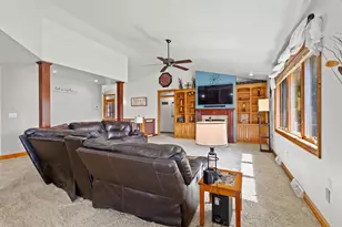 192 Whimbrel Ct, Pulaski, WI 54162 - Photo 4