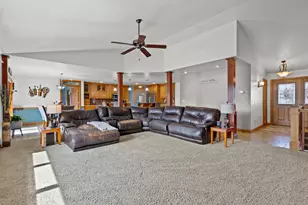 192 Whimbrel Ct, Pulaski, WI 54162 - Photo 6