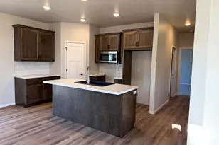 N9315 Gemstone Ct, Appleton, WI 54915 - Photo 2