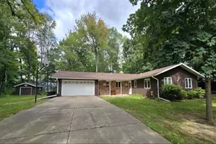 925 E Ridlington Ave, Shawano, WI 54166 - Photo 1