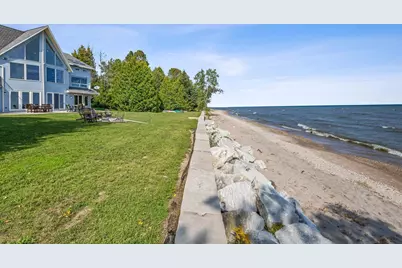 E7379 Washington Road, Algoma, WI 54201 - Photo 2