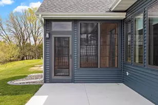393 Farmhouse Ln, Combined Locks, WI 54113 - Photo 40