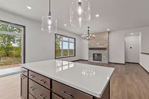 3710 E Callalilly Ln, Appleton, WI 54913 - Photo 8