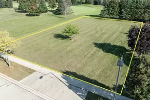 1547 Foxfire Ct, Waupaca, WI 54981 - Photo 8