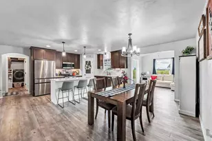 1726 Red Oak St, Howard, WI 54313 - Photo 2