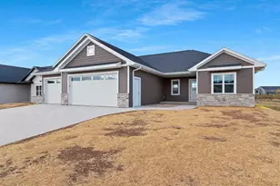 1417 Crossroads Dr, De Pere, WI 54115 - Photo 8