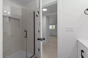 2180 White Swan Dr, Oshkosh, WI 54901 - Photo 40