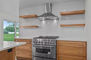 2180 White Swan Dr, Oshkosh, WI 54901 - Photo 14