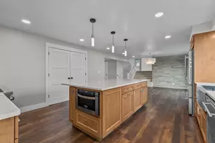 2180 White Swan Dr, Oshkosh, WI 54901 - Photo 16