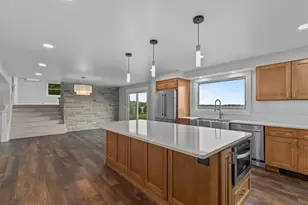 2180 White Swan Dr, Oshkosh, WI 54901 - Photo 10