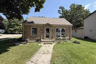 2200 Oregon St, Oshkosh, WI 54902 - Photo 2