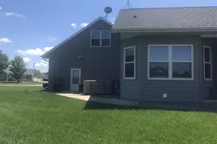 1107 N Twin Harbor Dr, Winneconne, WI 54986 - Photo 4